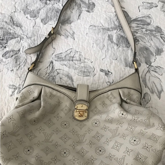 Louis Vuitton Mahina XS Cream Leather Monogram Bag Authentic Msrp $4200 - Picture 2 of 9